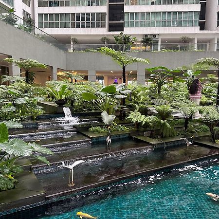 Modern Bauhaus Studio At Regalia Klcc Infinity Pool Kuala Lumpur Exteriör bild