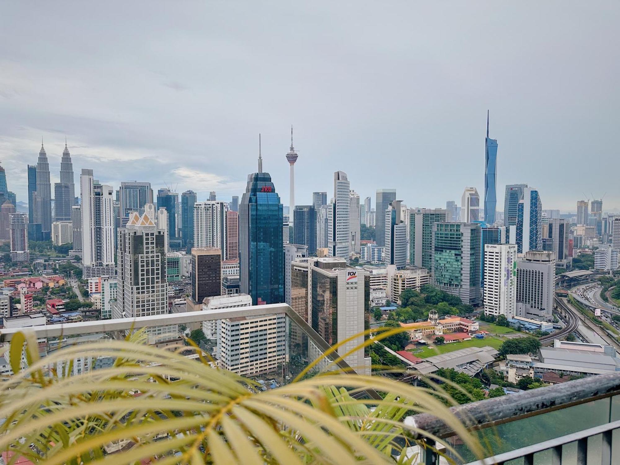Modern Bauhaus Studio At Regalia Klcc Infinity Pool Kuala Lumpur Exteriör bild