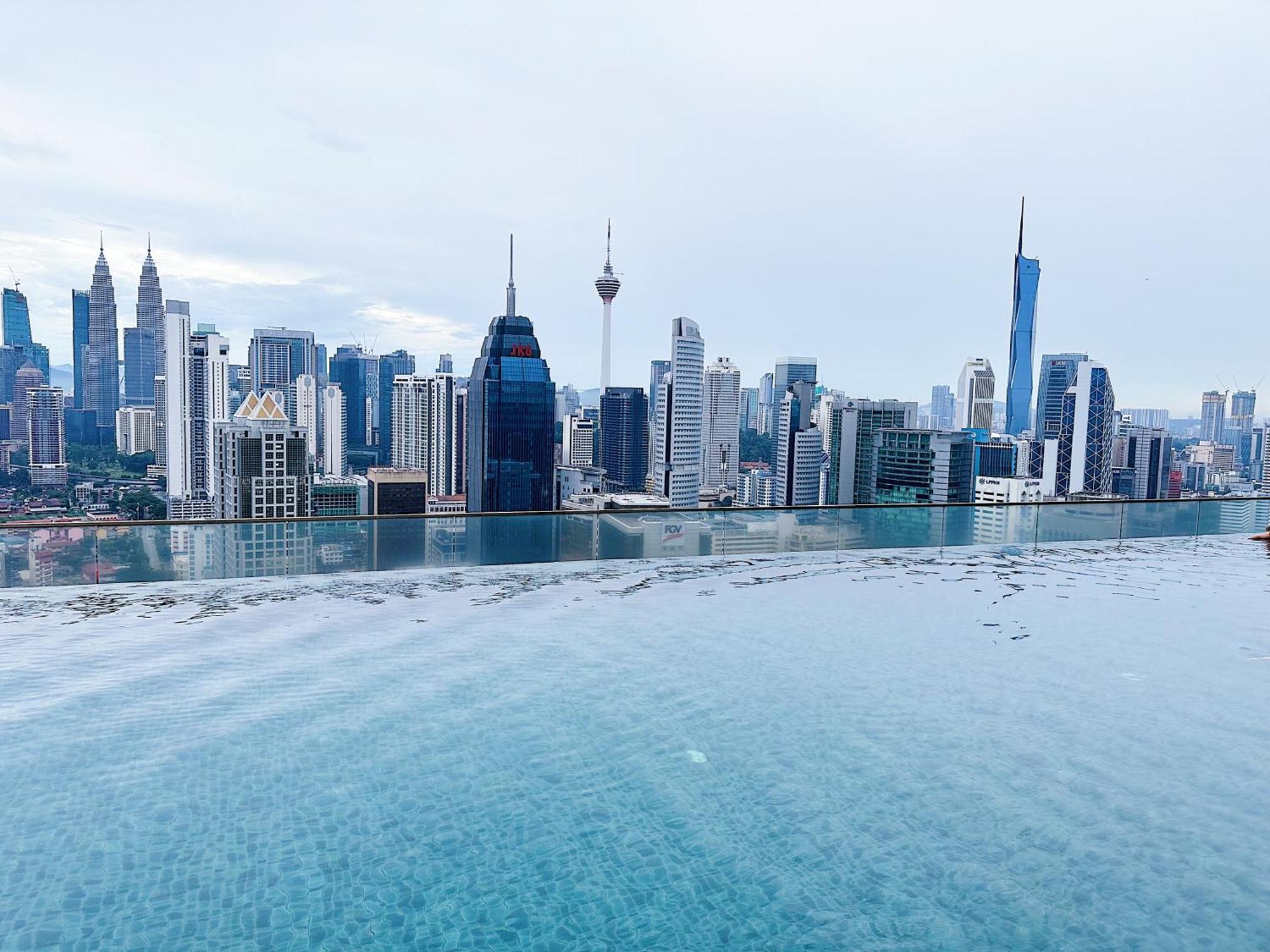 Modern Bauhaus Studio At Regalia Klcc Infinity Pool Kuala Lumpur Exteriör bild